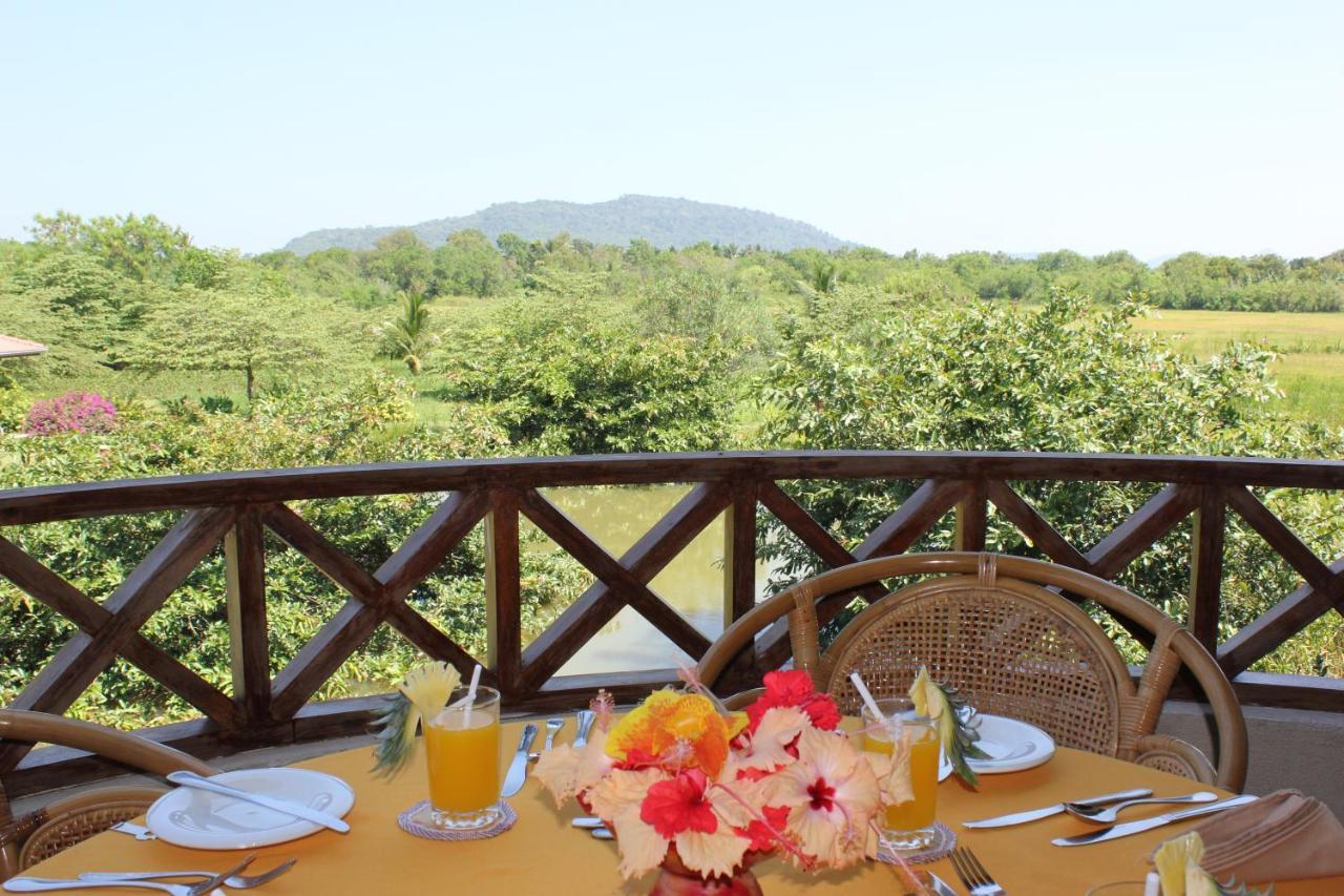 Hibiscus Garden Hotel Tissamaharama Bagian luar foto