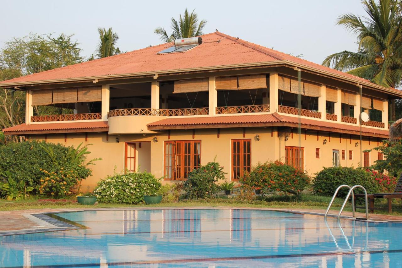 Hibiscus Garden Hotel Tissamaharama Bagian luar foto