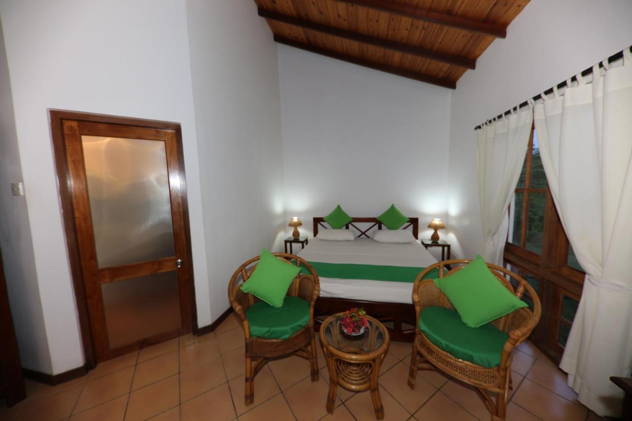Hibiscus Garden Hotel Tissamaharama Bagian luar foto